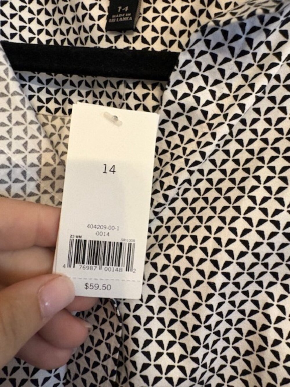 Banana Republic Black and White Geometric Print Sleeveless Blouse, Size 14 - Picture 4 of 7